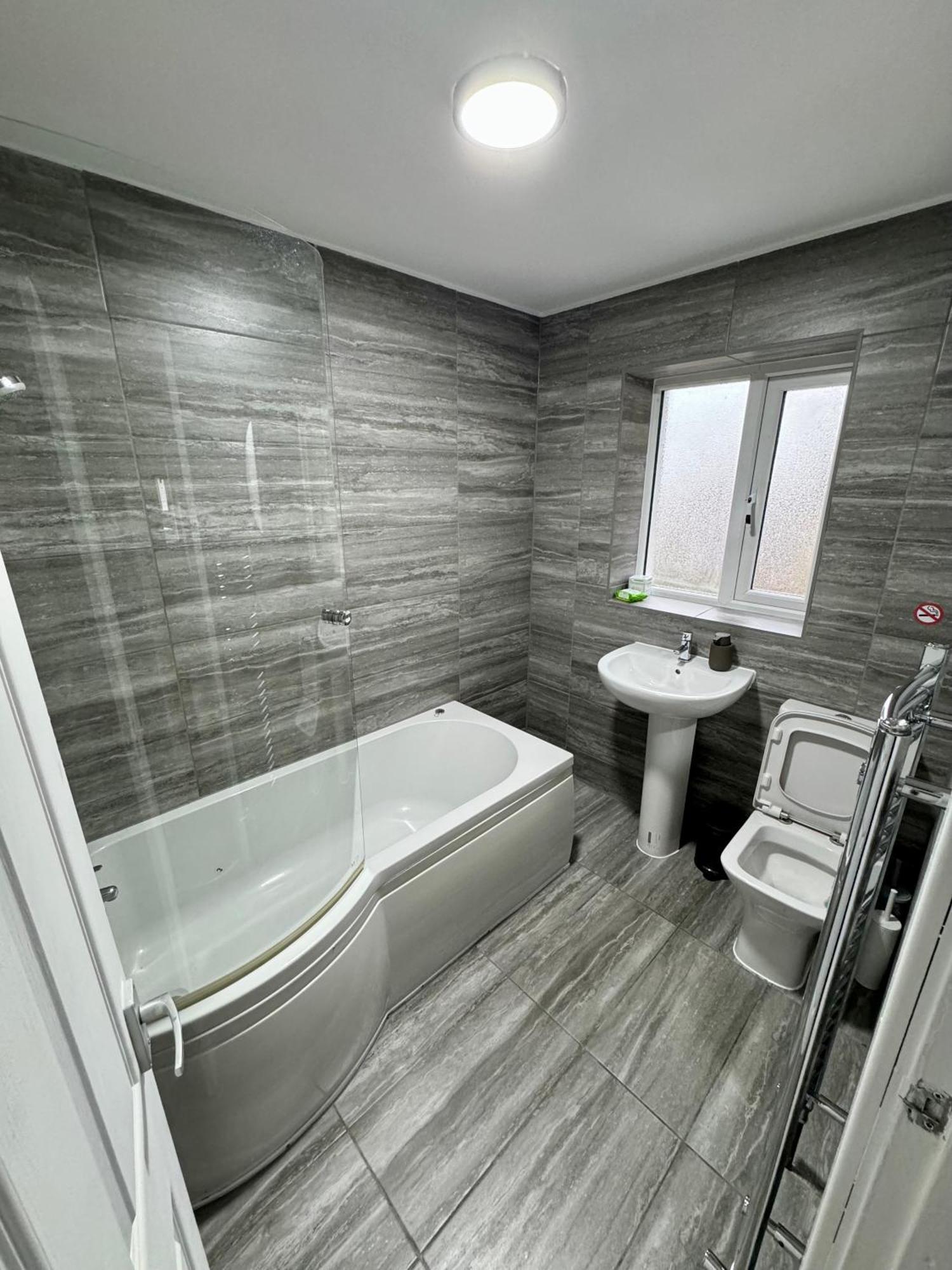 Florina S House 4 Bedrooms Villa Rugeley Luaran gambar