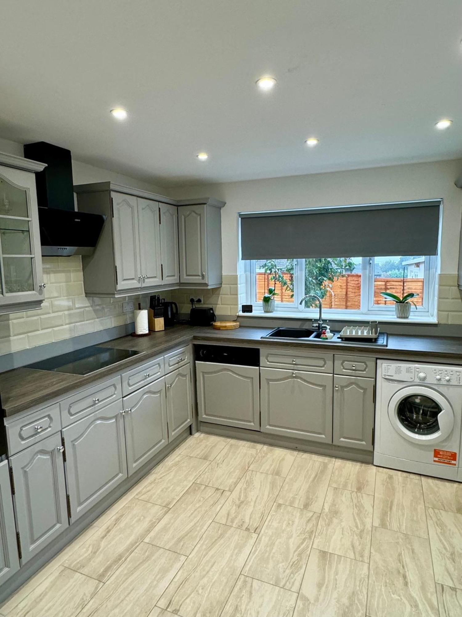Florina S House 4 Bedrooms Villa Rugeley Luaran gambar